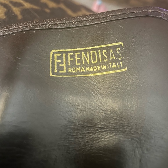 Excellent condition Rare Fendi soft Crossbody Bag with Iconic Pattern - Picture 10 of 13